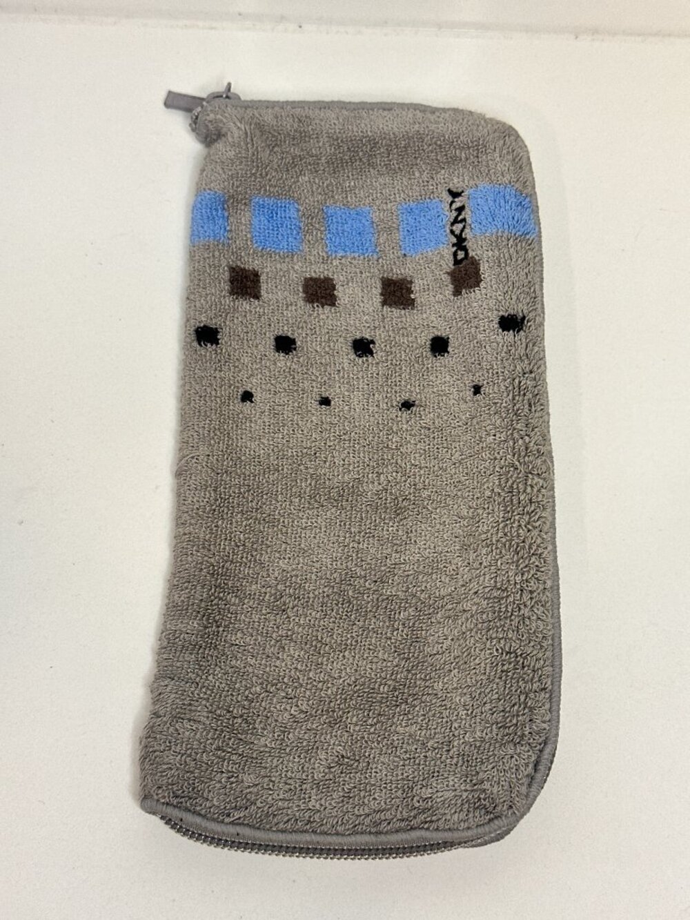 DKNY Japan Terry Towel Zipper Pouch Ice Pack Cold Drink Cover